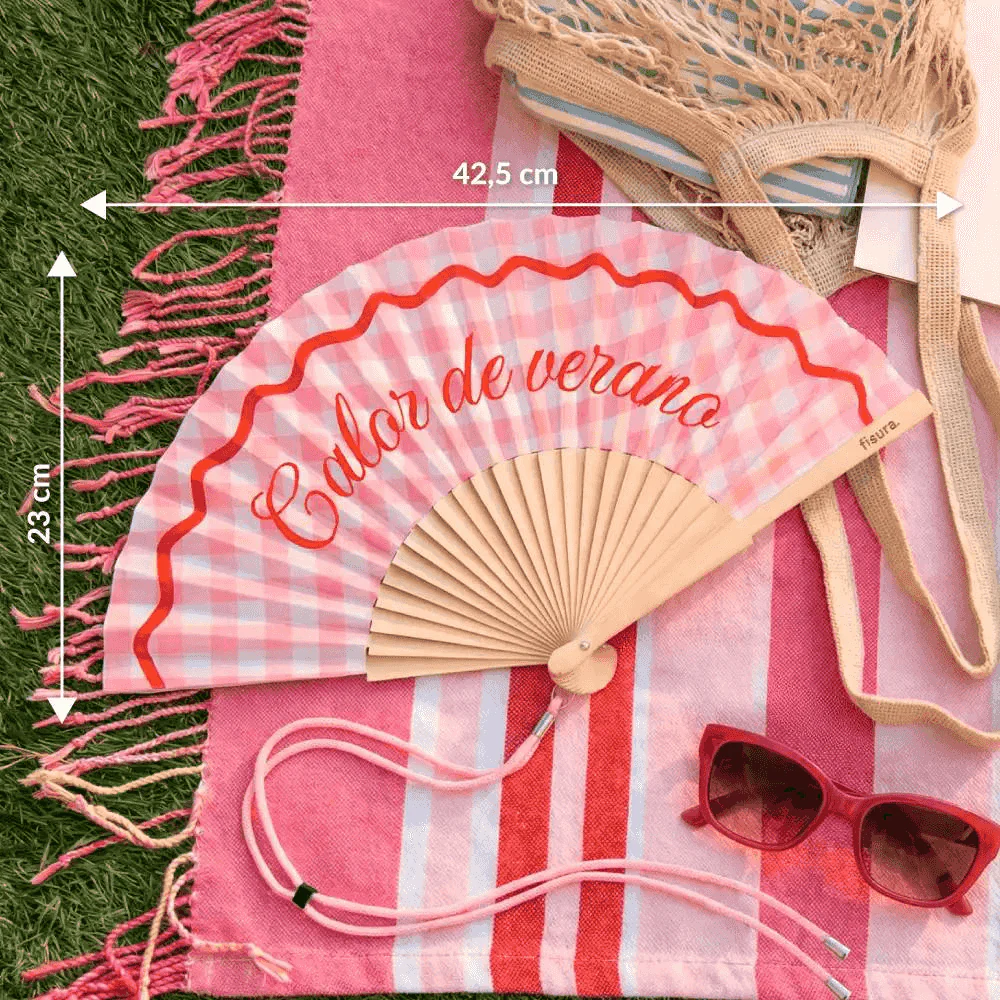 Abanico “calor de verano” vichy rosa Fisura – abanico original con colgador y madera sostenible - Image 3