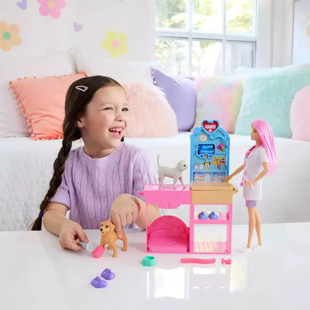 Barbie Clínica Veterinaria – Muñeca, mascotas y más de 10 accesorios con mesa de consulta - Image 4
