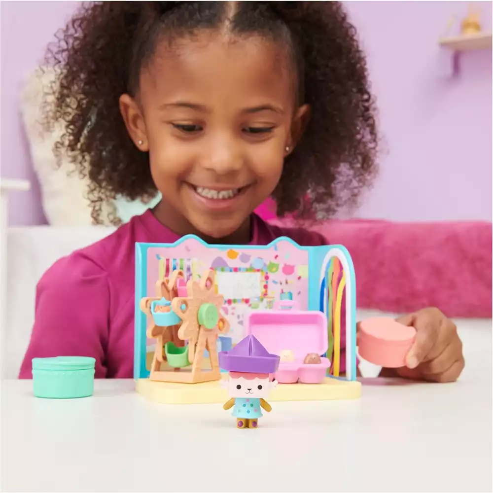 Sala de Manualidades Bebé Box -La Casa de Muñecas de Gabby - Image 4