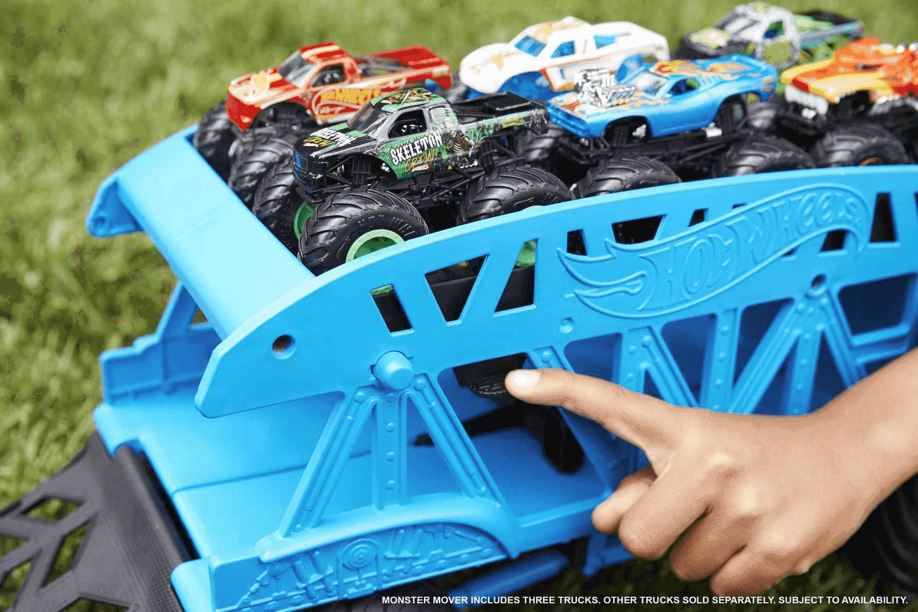 Hot Wheels Monster Trucks Camión Monster Mover Vehículo transportador de coches, incluye 3 coches de - Image 3