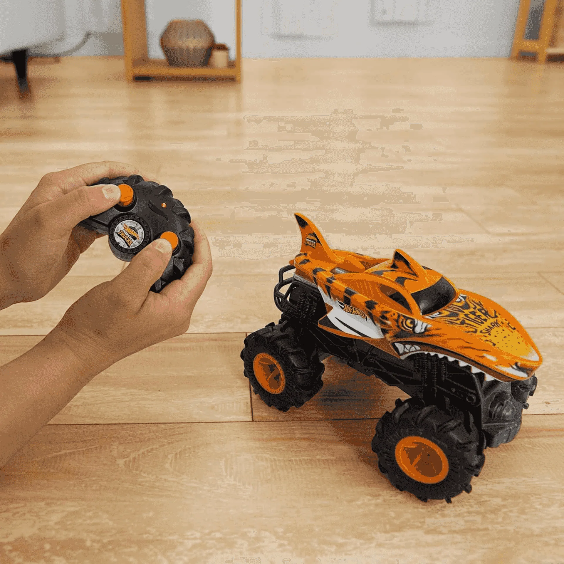 Hot Wheels Monster Trucks Tiger Shark RC - Image 2