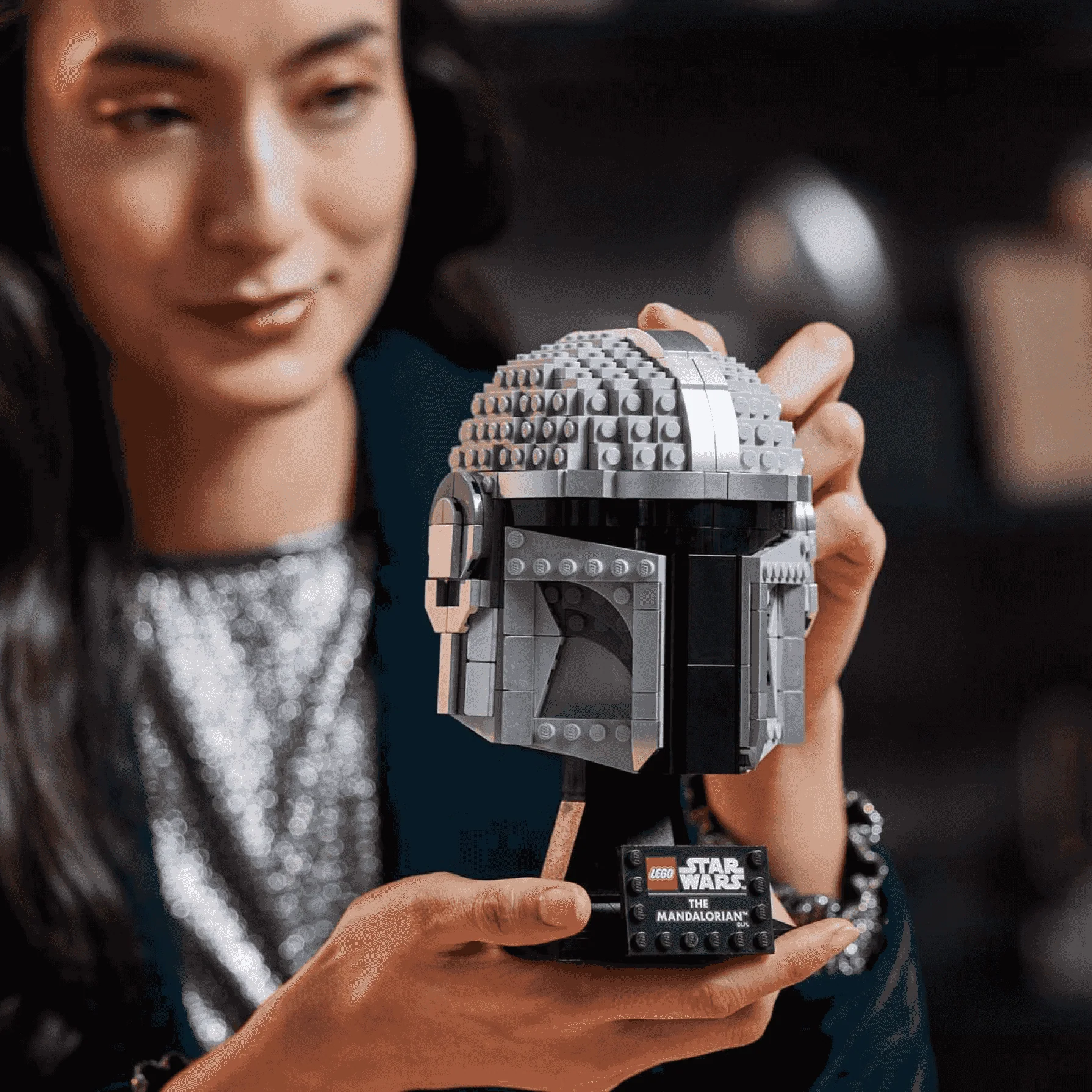 LEGO Star Wars 75328 Casco del Mandaloriano - Image 2