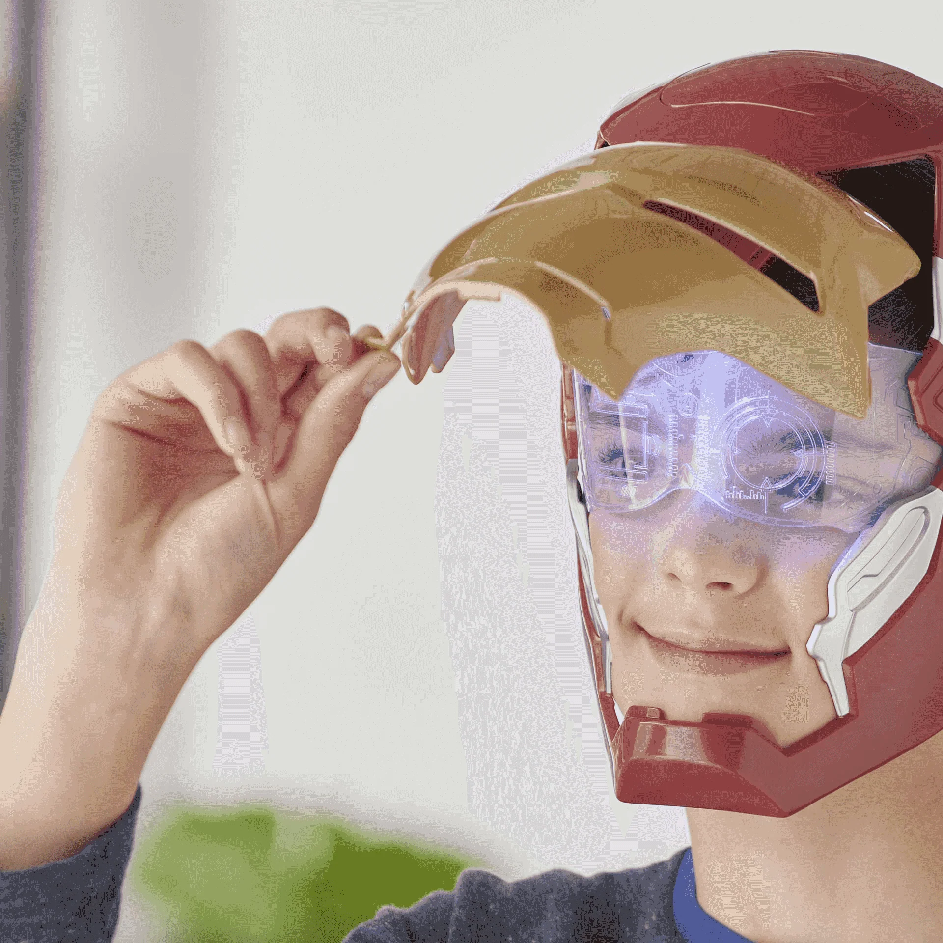 Marvel Avengers Máscara con efectos de Iron Man - Image 5