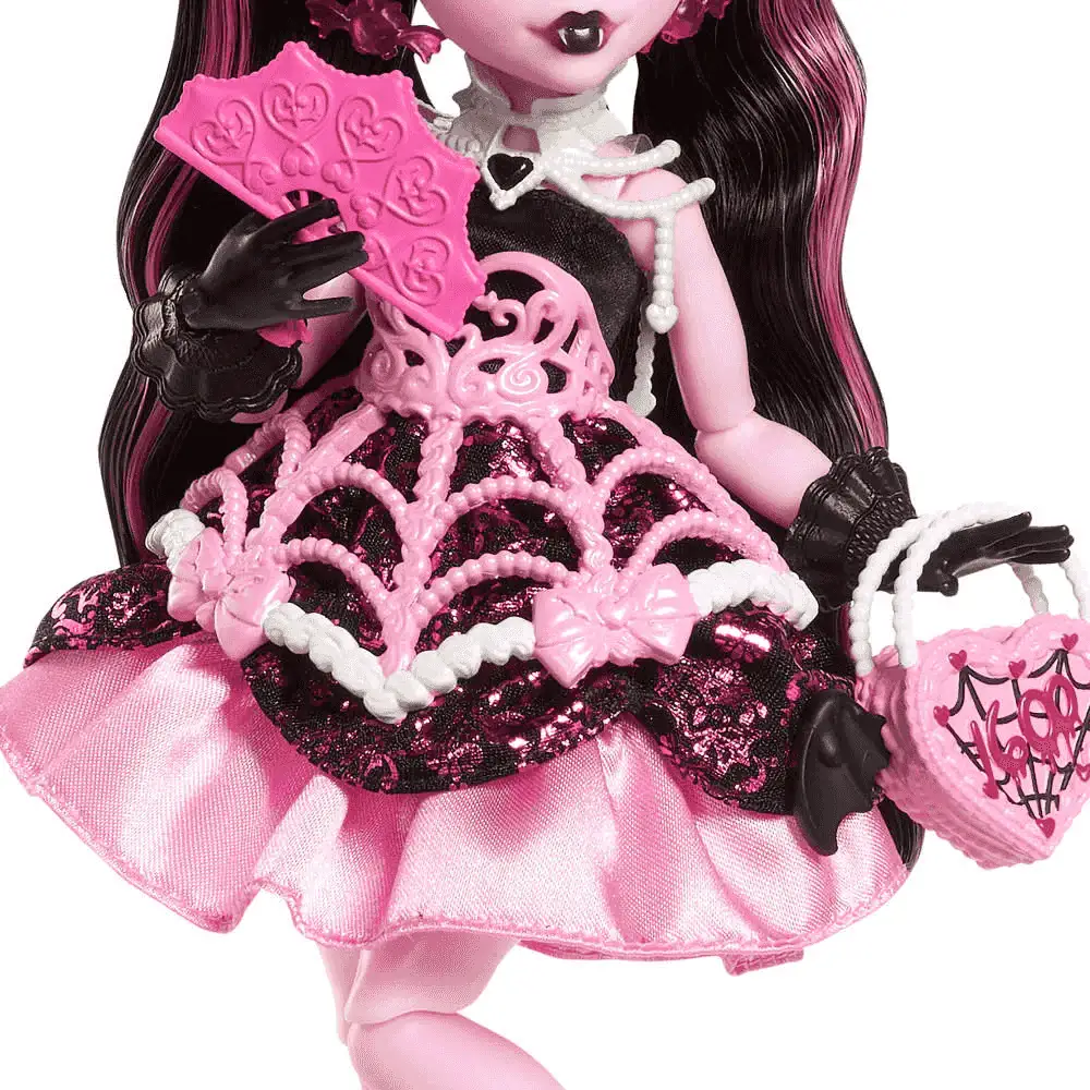 Monster High Cumplespantos Draculaura – Muñeca de fiesta con vestido rosa y accesorios - Image 4