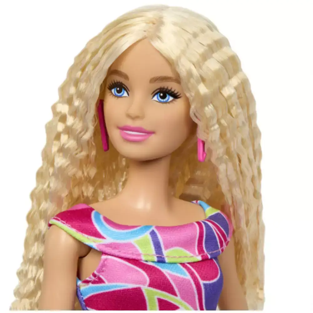 Muñeca Barbie Fashionista con cabello rubio ondulado “Totally Hair” - Image 3