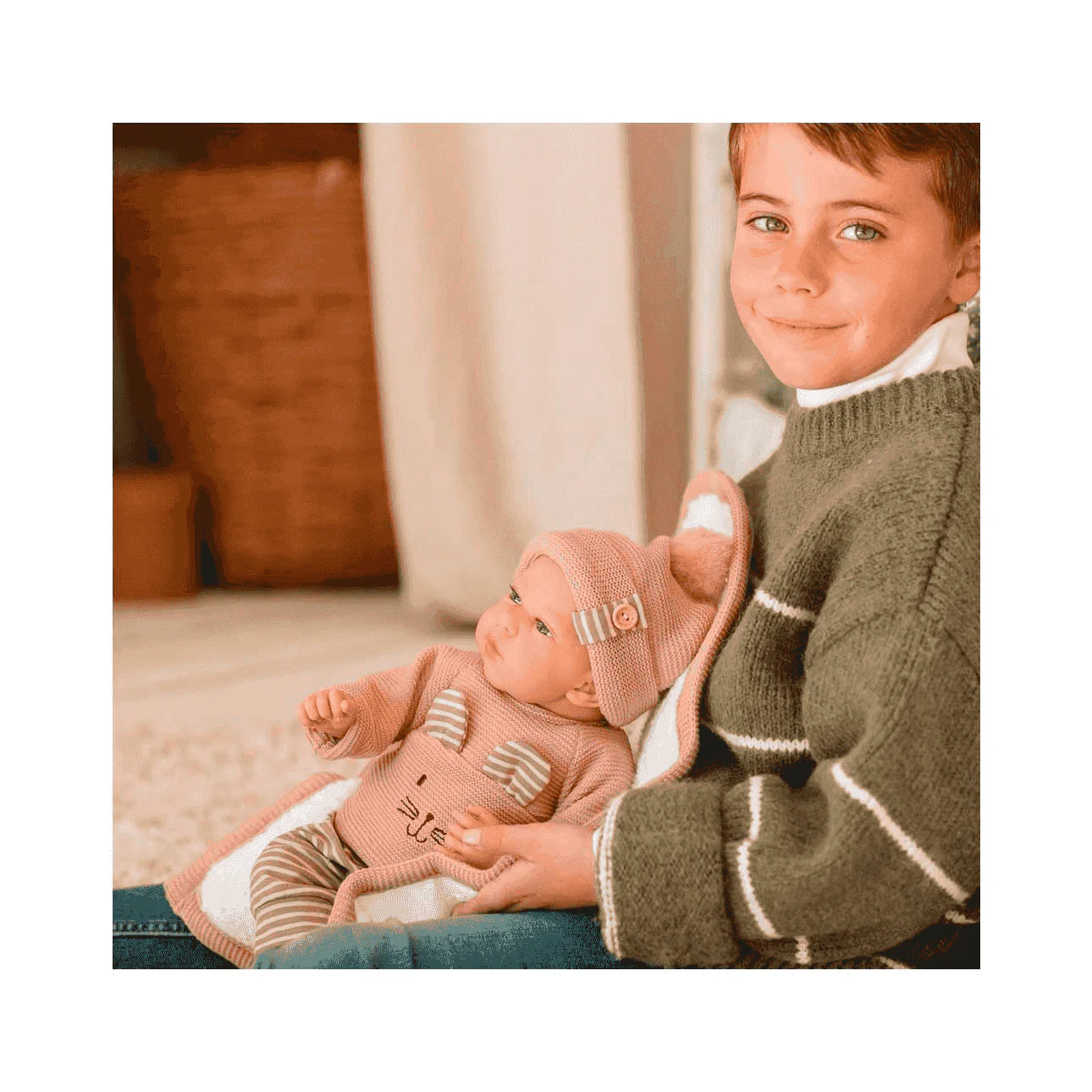Muñeca Elegance 40 Cm Andie Rosa con manta y peso - Image 7