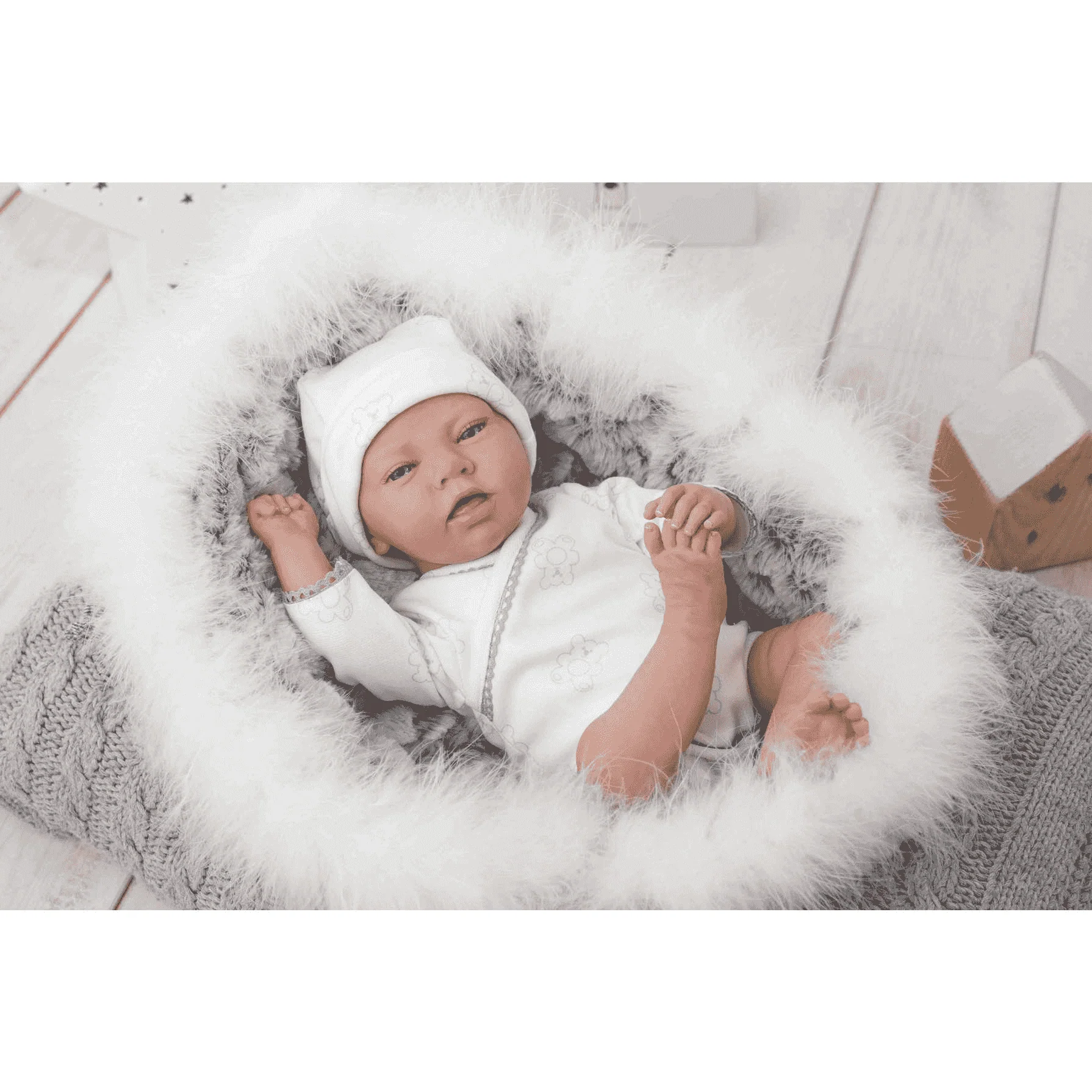 Muñeco Reborn Noel Con capazo y peluche