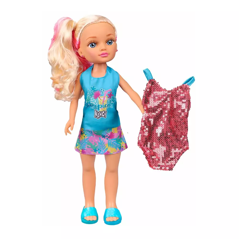 Nancy Tropical con traje de baño