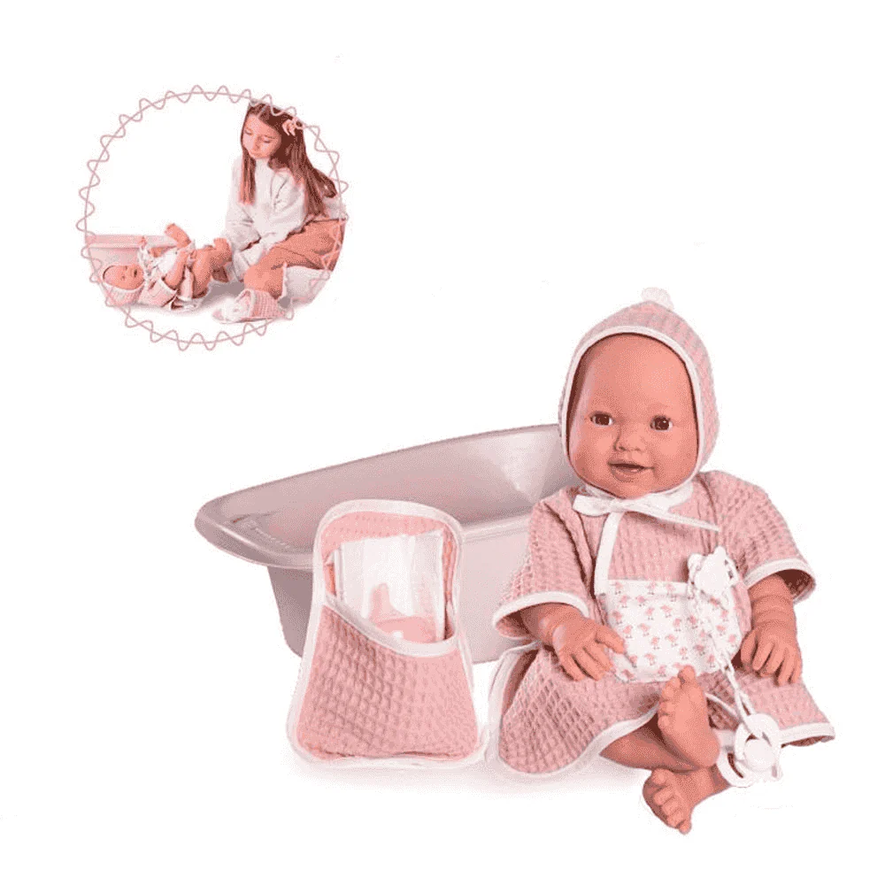 Recién Nacida Mia Hace Pipí con Capa de Baño
